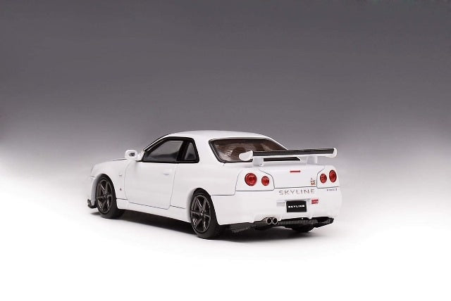 M63402 MOTORHELIX 1:64 Nissan Skyline GT-R R34 V Spec II Pearl White