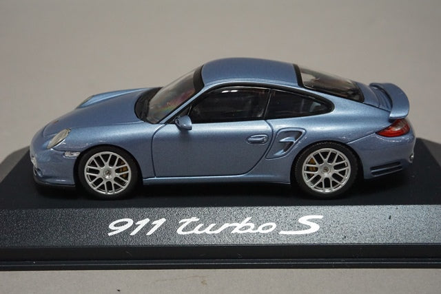 1:43 MINICHAMPS WAP0200120A Dealer special order Porsche 911 Turbo S