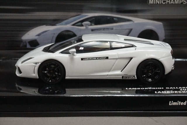 1:43 MINICHAMPS 436103801 Lamborghini Gallardo LP560-4 Summer 2009 Academy