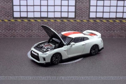 M63502 MOTORHELIX 1:64 Nissan GT-R R35 50th Anniversary Brilliant White Pearl