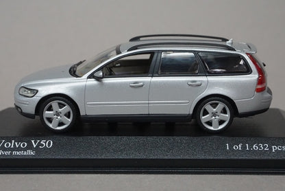 1:43 MINICHAMPS 400171210 VOLVO V50 2003 Silver