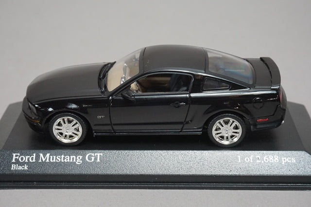 1:43 MINICHAMPS 400084121 Ford Mustang GT 2005 Black