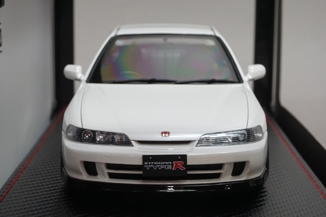 1:18 ignition model IG3055 Honda Integra (DC2) Type R Pearl White