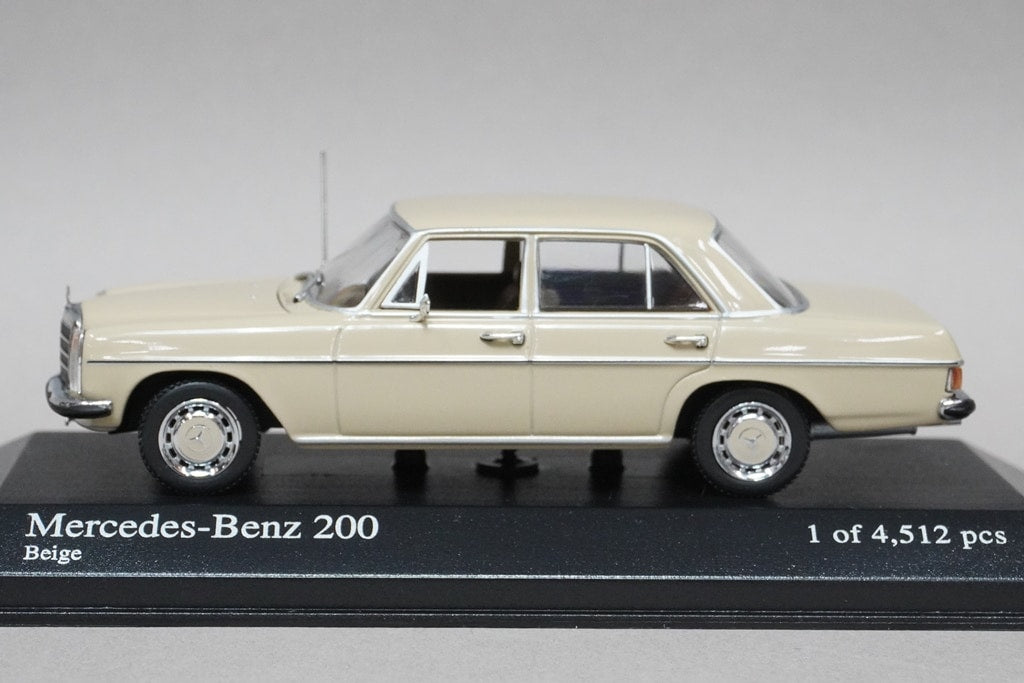 1:43 MINICHAMPS 400034000 Mercedes Benz 200 1968 Beige