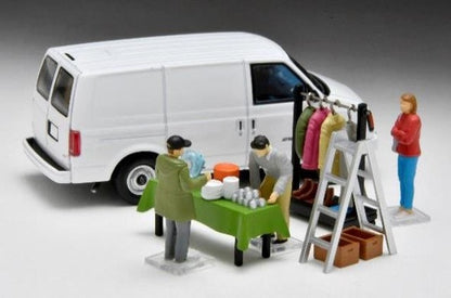Diorama Collection 64 TOMYTEC 1:64 #CarSnap26a Swap Meet LV-N Chevrolet Astro Van Included 333845 model car