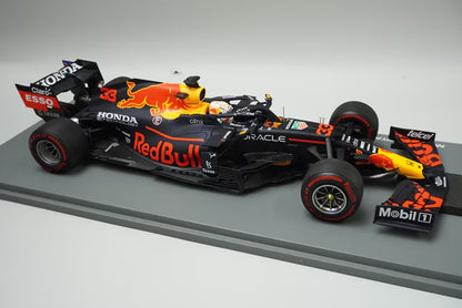 1:18 SPARK 18S609 Red Bull Racing Honda RB16B Abu Dhabi GP 2021 Winner #33 model car
