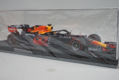 1:18 SPARK 18S609 Red Bull Racing Honda RB16B Abu Dhabi GP 2021 Winner #33