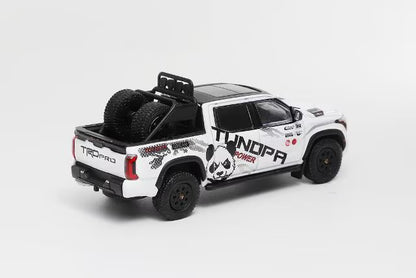 KS-064-495 GCD Gaincorp Products 1:64 Toyota Tundra White Pandara Flower (LHD) (Accessories included)