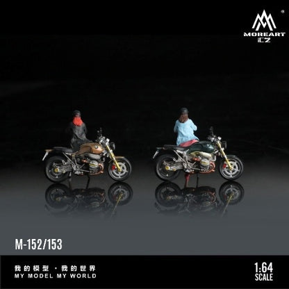 MO222152 MoreArt 1:64 BMW R nineT MOTORCYCLE GIRL with Female Figure Brown
