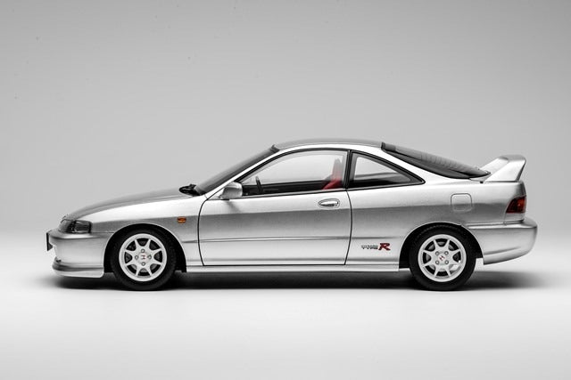 M85202 MOTORHELIX 1:18 Honda Integra Type R DC2 Early Version Vogue Silver Metallic model car