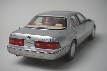 8230811S Xiao Guang MODEL 1:18 Lexus LS400 1993 Silver