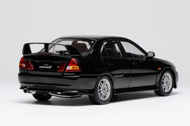 M84002 MOTORHELIX 1:18 Mitsubishi Lancer Evolution IV Pyrenees Black Pearl model car