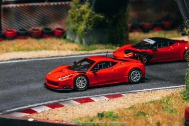 T64R-074-RE Tarmac Works 1:64 Ferrari 458 Italia GT3 Red model car