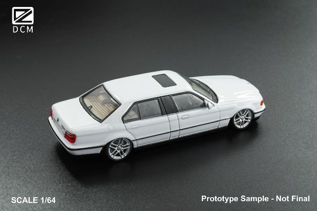 [ Pre-order ] DCM 1:64 BMW E38 L7 7 Series Lowdown White