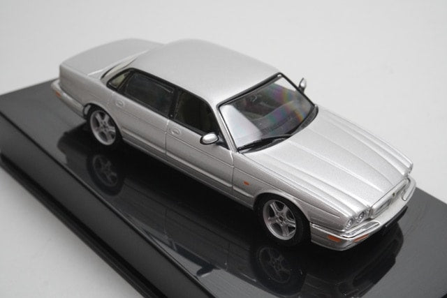 1:43 AUTOart 53603 Jaguar XJR Silver model car