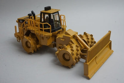 1:50 NORSCOT 55074 Caterpillar CAT 836G Landfield Compactor model car