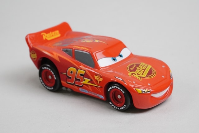 Tomica Cars Lightning McQueen Cars 2 Opening Type model car