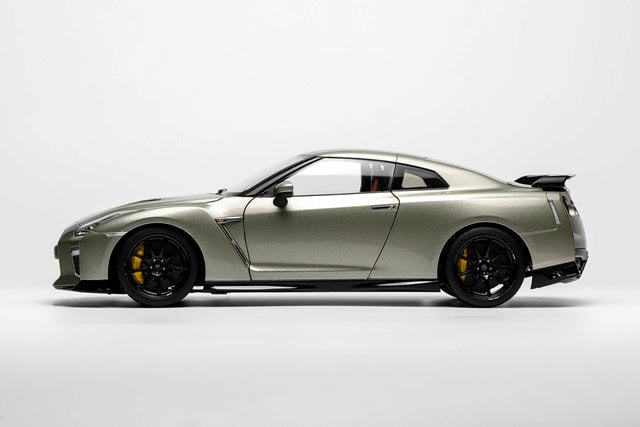 M83515 MOTORHELIX 1:18 Scale Nissan GT-R (R35) Track Edition Engineered By NISMO T-Spec 2022 Millennium Jade
