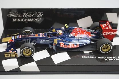 1:43 MINICHAMPS 410130019 Scuderia Toro Rosso STR8 2013 #19 model car