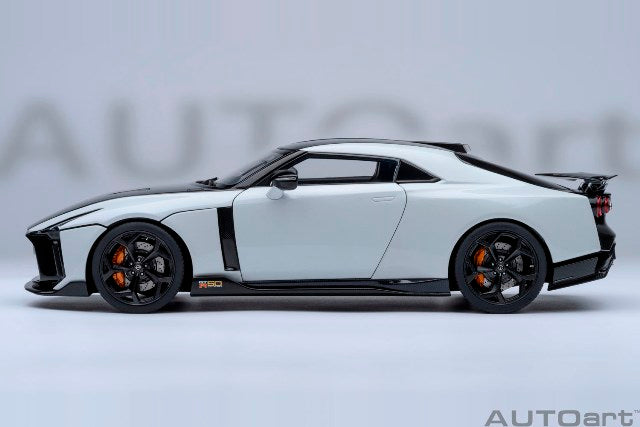 77511 AUTOart 1:18 Nissan GT-R50 by ITALDESIGN Metallic White Black model car