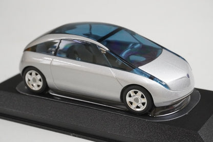 1:43 MINICHAMPS 400125100 Lancia NEA 2001 Silver model car
