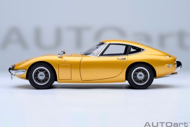 79549 AUTOart 1:18 Toyota 2000GT 1967 Gold model car