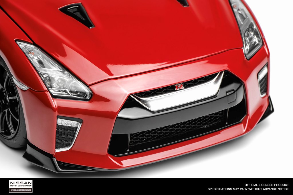 M83511 MOTORHELIX 1:18 Nissan GT-R (R35) Track Edition Engineered By NISMO 2020 Vibrant Red