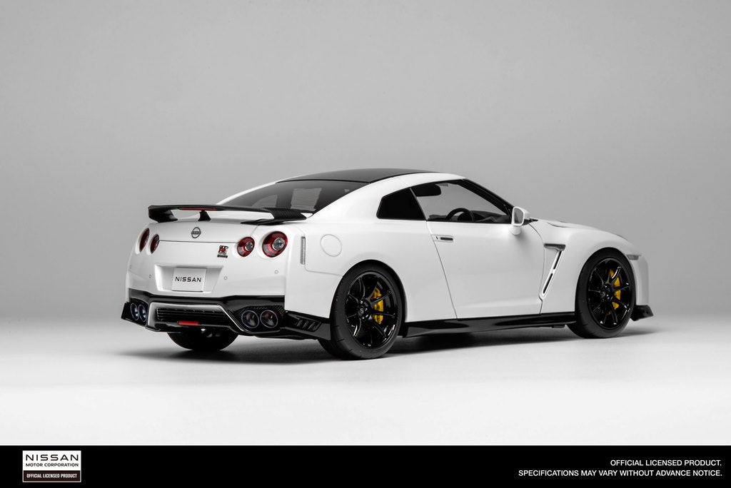 [ Pre-order ] M83518 MOTORHELIX 1:18 Nissan GT-R (R35) Track Edition Engineered By NISMO T-Spec 2022 Brilliant White Pearl