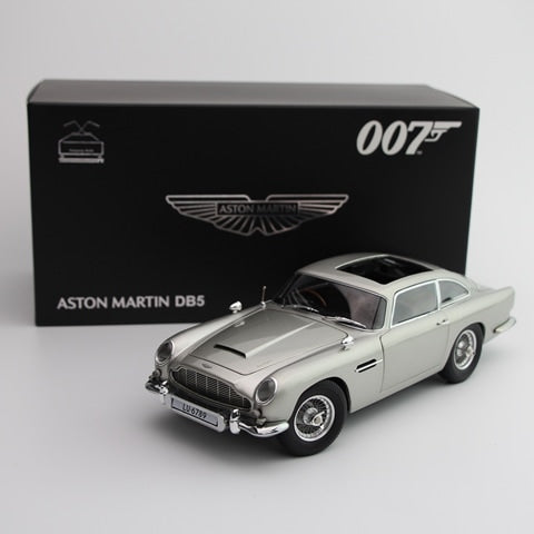 8251033 XiaoGuang MODEL 1:18 Aston Martin DB5 007 / Goldfinger Bond Car model car