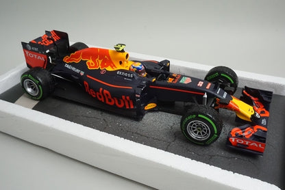 1:18 Minichamps 117161233 Red Bull Racing Tag Heuer RB12 Brazil 3rd 2016 #33 M. Verstappen