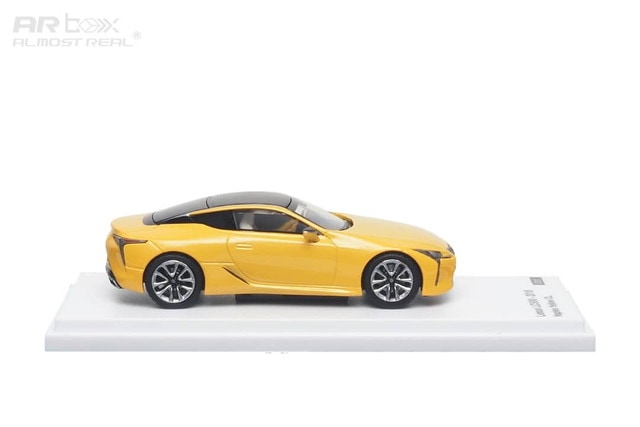 670304001 AR Box Almost Real Model 1:64 Lexus LC500 2018 Yellow model car