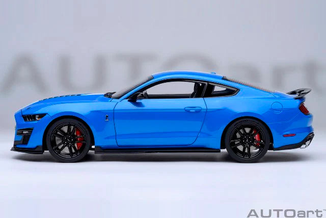 73094 AUTOART 1:18 Ford Mustang Shelby GT500 (Blue with White Stripes)