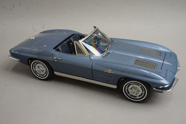 1:18 AUTOart 71192 Chevrolet Corvette Convertible 1963 Silver Blue