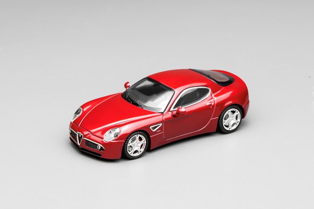 [ Pre-order ] M69051 MOTORHELIX 1:64 Alfa Romeo 8C Competizione 2008 Rosso Alfa