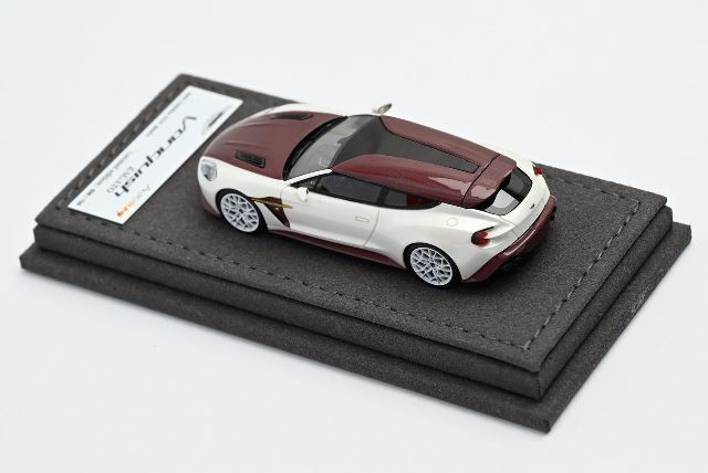 [ Pre-order ] Autotune Model 1:64 Aston Martin Vanquish Zagato Shooting Brake, Pearl White/Red Carbon Fiber