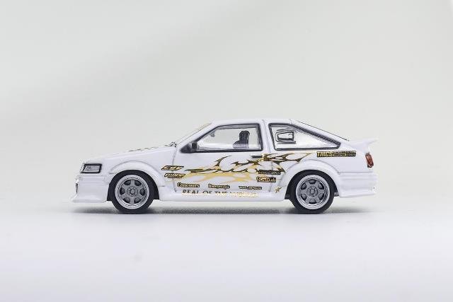 [ Pre-order ] DCT 1:64 RWB AW86 White with Chrome Gold TMCS Singapore Limited Edition