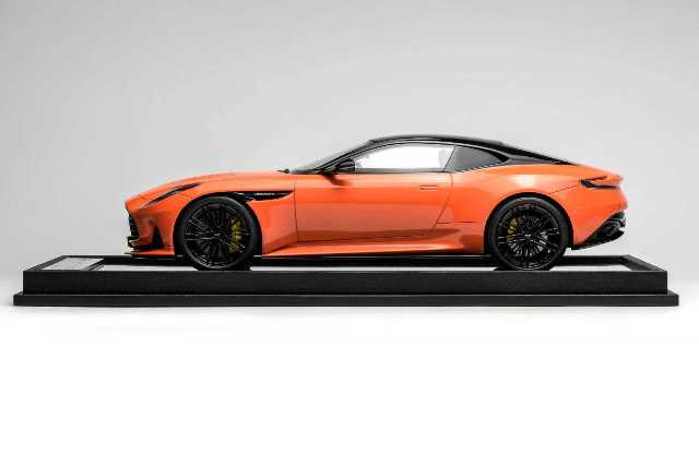 MH027SO Motor Helix x XiaoGuang 1:18 Aston Martin DB12 Coupe Synapse Orange