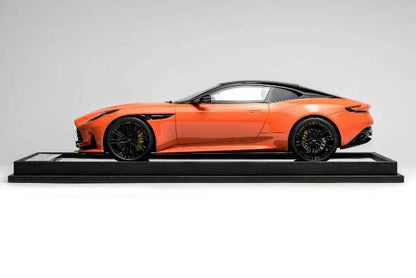 MH027SO Motor Helix x XiaoGuang 1:18 Aston Martin DB12 Coupe Synapse Orange