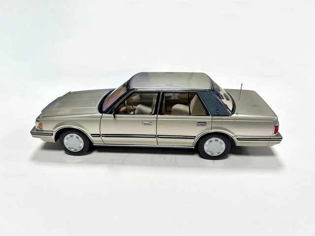 [ Pre-order ] 8251123G XiaoGuang MODEL 1:18 Toyota Crown MS122 Gold