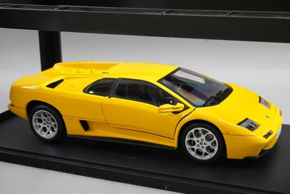 1:18 AUTOart 74526 Lamborghini Diablo 6.0 Yellow model car
