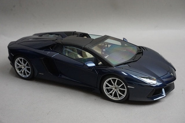 1:18 AUTOart 74698 Lamborghini Aventador LP700-4 Roadster Metallic Dark Blue model car