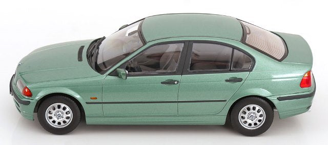 [ Pre-order ] KKDC181436 KK scale 1:18 BMW 3er E46 Sedan 1999 Green Metallic