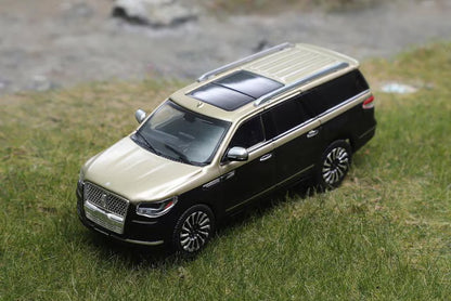 [ Pre-order ] KS-056-604 Shadow Pro 1:64 Lincoln Navigator Gold Black (LHD)