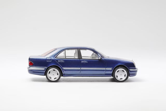 [ Pre-order ] Shadow 1:64 E55 AMG Blue