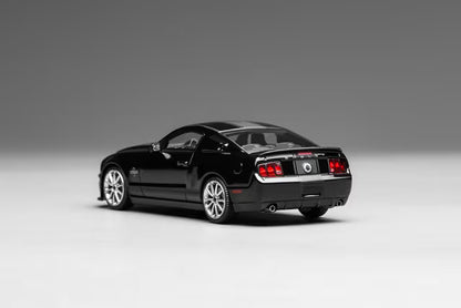 [ Pre-order ] GL-1251005B MOTORHELIX 1:64 Ford Mustang Shelby GT500 2007 Ebony Black White Double Stripes
