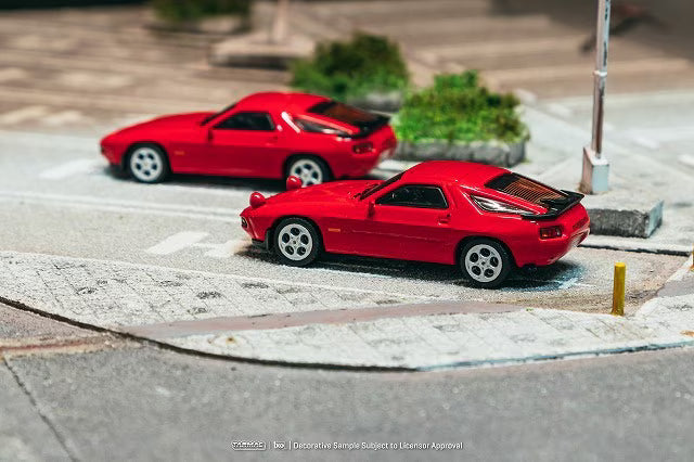 [ Pre-order ] T64G-083-RE Tarmac Works 1:64 Porsche 928 S Red