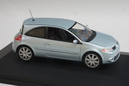 1:43 Universal Hobbies E2051 Renault Sport Megane Metallic Silver