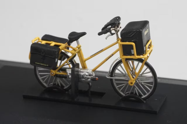 1:32 Universal Hobbies E5622 Postman's Bicycle 2004