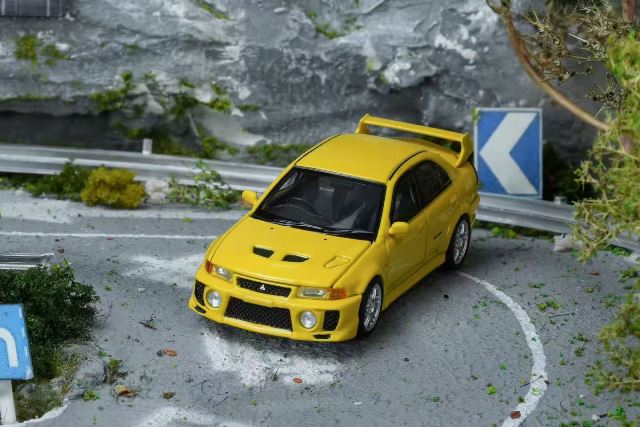 [ Pre-order ] M64102 MOTORHELIX 1:64 Mitsubishi Lancer Evolution V GSR Dandelion Yellow