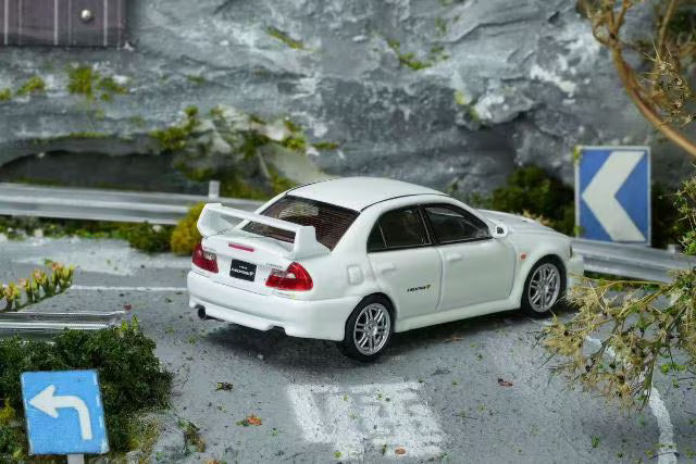 [ Pre-order ] M64103 MOTORHELIX 1:64 Mitsubishi Lancer Evolution V GSR Scotia White